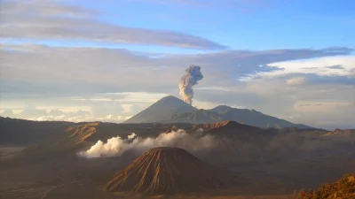 Gunung Semeru Erupsi Sabtu Malam, Kolom Abu Capai 900 Meter