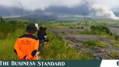 Indonesia Reopens Jakarta Airport as Anak Krakatau Volcanic Ash Disruption Eases