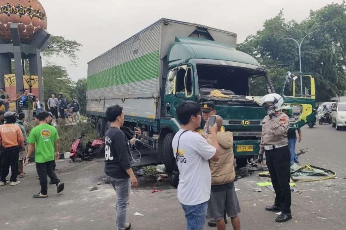 Jenazah KH Ahmad Fudholi Dimakamkan Sore Ini, Berikut Kronologi Kecelakaan di Tol Tangerang-Merak
