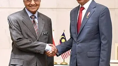 Jokowi Dielu-elukan Warga Saat Hadiri Syukuran Khitanan Anak Ustaz Ujang Busthomi di Cirebon