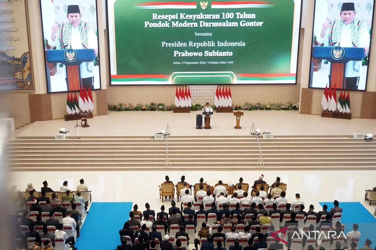 Prabowo Pekik "Free Palestine" di Resepsi 100 Tahun Gontor, Serahkan Mushaf dan Buku "Gontor untuk Indonesia"