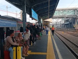 Pria Hendak Lompat ke Jalur KRL di Stasiun Tanah Abang, Masinis Rem Mendadak