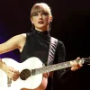 Taylor Lautner Umumkan Kelahiran Anak Pertama, Beri Nama Lennon Taylor