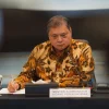 Airlangga Respons Usul Pengusaha soal Jam Kerja 45 Jam/Minggu: Ikuti Regulasi