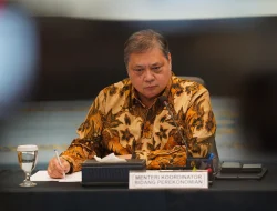 Airlangga Respons Usul Pengusaha soal Jam Kerja 45 Jam/Minggu: Ikuti Regulasi