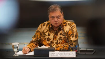 Airlangga Respons Usul Pengusaha soal Jam Kerja 45 Jam/Minggu: Ikuti Regulasi