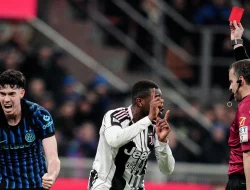 Alessandro Bastoni Bungkam Publik Paris, Italia Tahan Prancis 1-1 di Stade de France