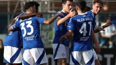 Anastasios Douvikas Bawa Como Pesta Gol, Manchester United Makin Terpuruk