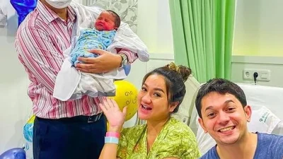 Andrew Andika Umumkan Kelahiran Anak Pertama, Albecca Nazeera Fischer Lahir Lewat Operasi Caesar