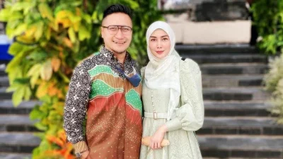 Arie Untung Sebut Istri Belum Datang Bulan, Singgung Kemungkinan Anak Keempat
