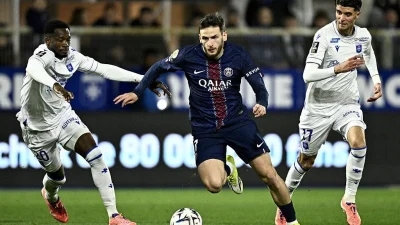 Bekuk Lyon 2-0, PSG Rebut Puncak Klasemen Ligue 1 Usai Mayulu dan Godts Jadi Pembeda