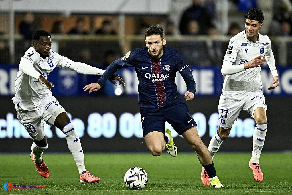 Bekuk Lyon 2-0, PSG Rebut Puncak Klasemen Ligue 1 Usai Mayulu dan Godts Jadi Pembeda