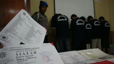 Daftar Kepala Daerah Tersandung Kasus Ijazah Palsu, Dimakzulkan hingga Dilaporkan ke Polisi