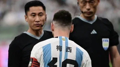 Dibu Martínez Beri Dedikasi Menyentuh untuk Messi dan Otamendi Usai Laga Terakhir di Timnas Argentina