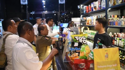 Dinamika Subuh Surabaya: Antara Olahraga, Ibadah, dan Maraknya Toko Miras Eceran