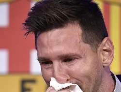 Enzo Fernández Menangis Terbawa Emosi saat Messi Berpidato di Laga Perpisahan