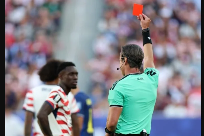 FIFA Ubah Aturan Sanksi Kartu Merah Usai Polemik Kasus Folarin Balogun