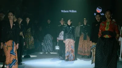 Gaya Dian Sastrowardoyo di BIFF 2026, Tampilkan Karya Desainer Lokal Wilsen Willim