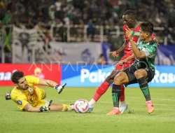 Gol Dramatis Miguel Pinto Selamatkan Persebaya dari Kekalahan, Persebaya vs PSS Sleman Berakhir 2-2
