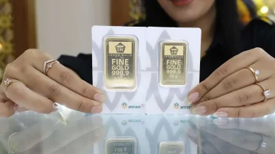 Harga Emas Antam Hari Ini (22/10) Makin Turun, Kini Rp2.550.000 per Gram