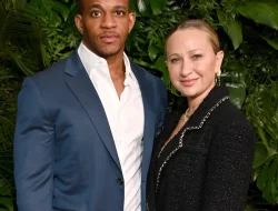Jennifer Meyer Ungkap Kebahagiaan Saat Tobey Maguire Pimpin Pernikahannya dengan Geoffrey Ogunlesi