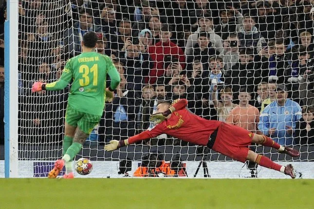 Jose Mourinho Angkat Mental Andriy Lunin, Kiper Ukraina Jadi Pahlawan Real Madrid di El Clasico