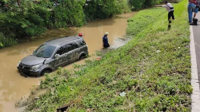 Kecelakaan Beruntun di Tol Ancol: Pengemudi Wuling Kehilangan Fokus gegara Kartu e-Toll Jatuh