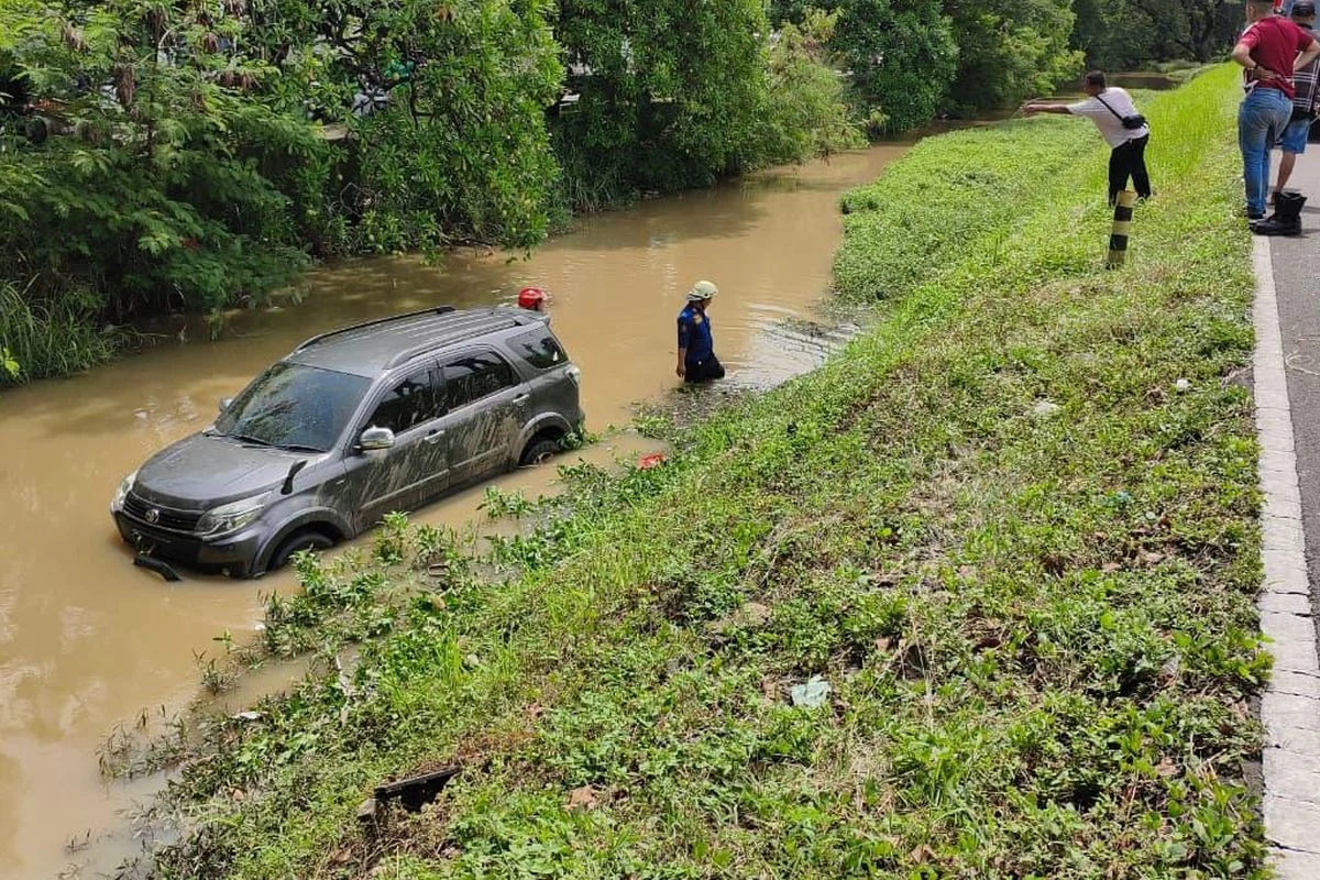 Kecelakaan Beruntun di Tol Ancol: Pengemudi Wuling Kehilangan Fokus gegara Kartu e-Toll Jatuh