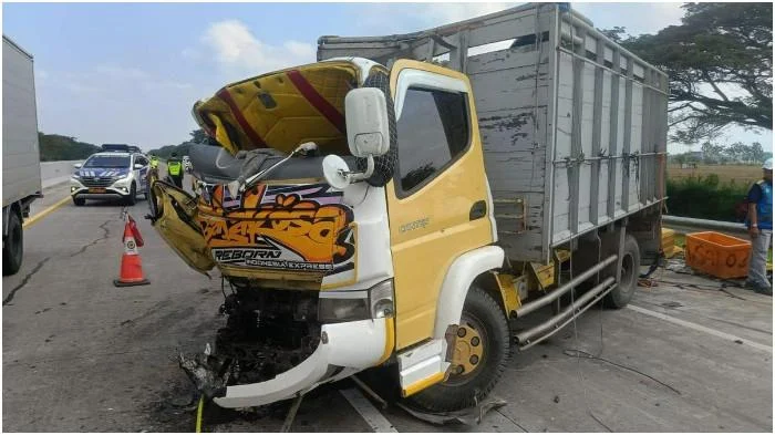 Kecelakaan Maut di Tol Madiun, 4 Suporter PSS Sleman Tewas Usai Hiace Tabrak Truk Tronton