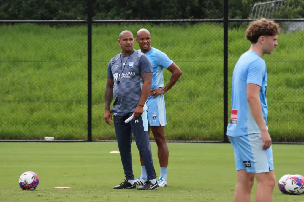Kisnorbo Bungkam soal Masa Depan Tisserand di Klub Liga Australia Sydney FC