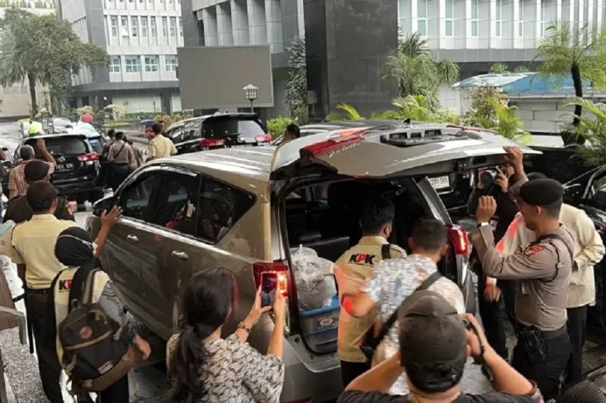 KPK Geledah 8 Lokasi Kasus Pajak Adaro, Boy Thohir Jadi Sorotan