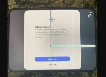 Layar iPhone Duo Retak di Bagian Lipatan, Diduga Cacat Desain Engsel