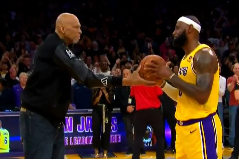 LeBron James Panen Sorotan: Janji Iverson, Debat Maxey, dan Protes Helikopter