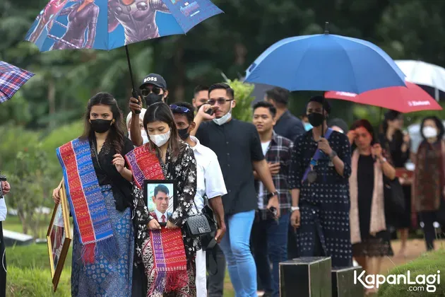 Marsha Aruan Kenang Sosok Ibunda di Hari Pemakaman: Baik, Tulus, dan Sering Diprotes