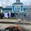 Mati Listrik 24 Jam di Berau, Warga Geruduk Kantor PLN hingga Bakar Ban