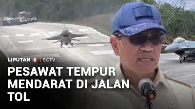 Momen 4 Pesawat Tempur Mendarat di Tol Paspro, Warga Antusias Nonton dari Tepi Jalan