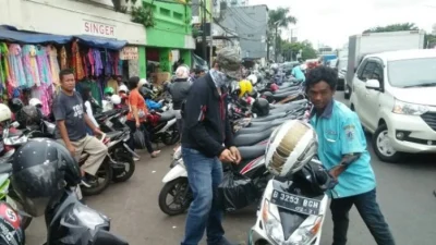 Motor Beat Putih Parkir 8 Hari di Pasar Jatingaleh, Tak Ada yang Mengaku Pemiliknya