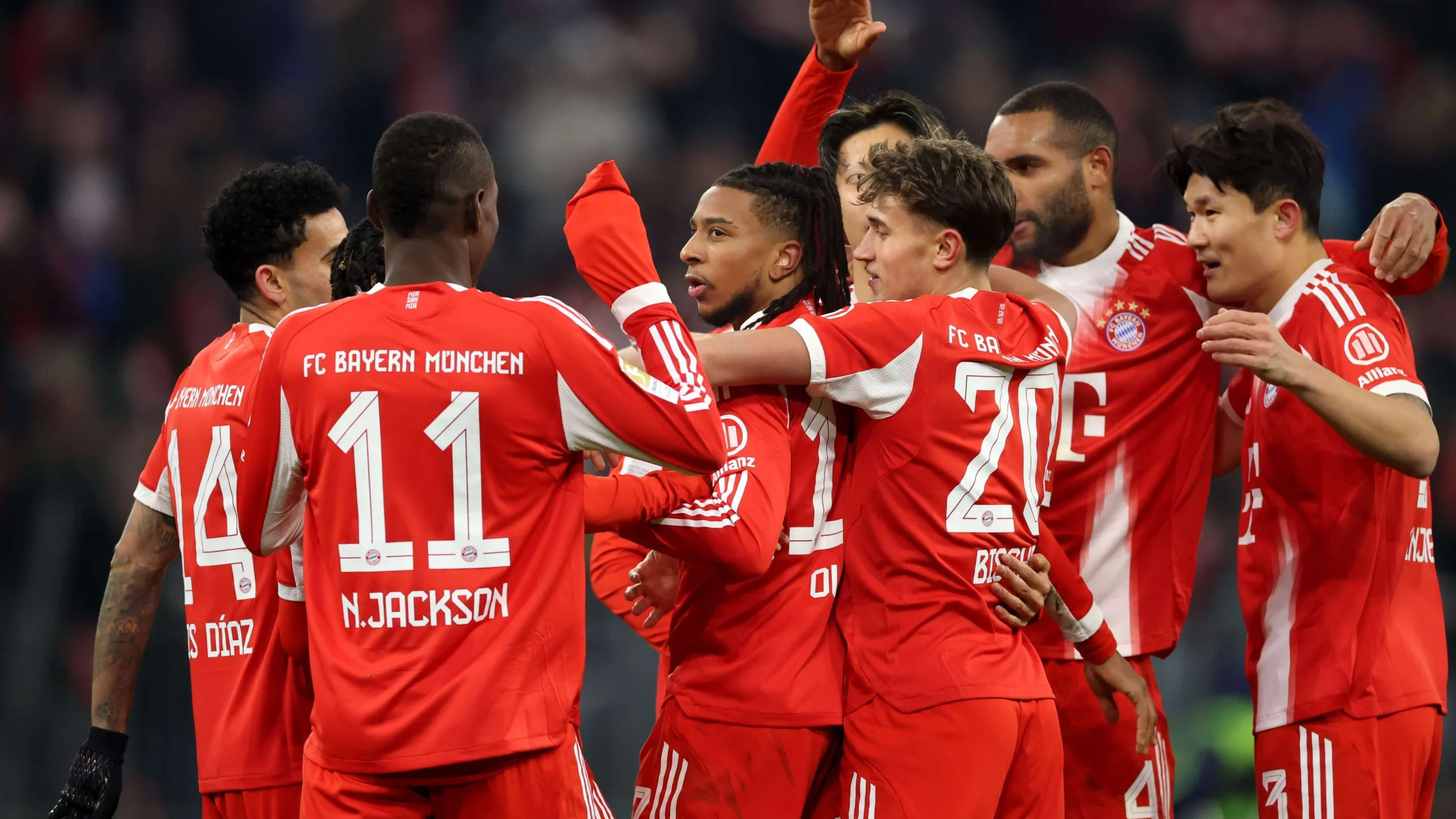 Olise Bersinar, Bayern Munich Gusur Dortmund Usai Tekuk Freiburg 3-1