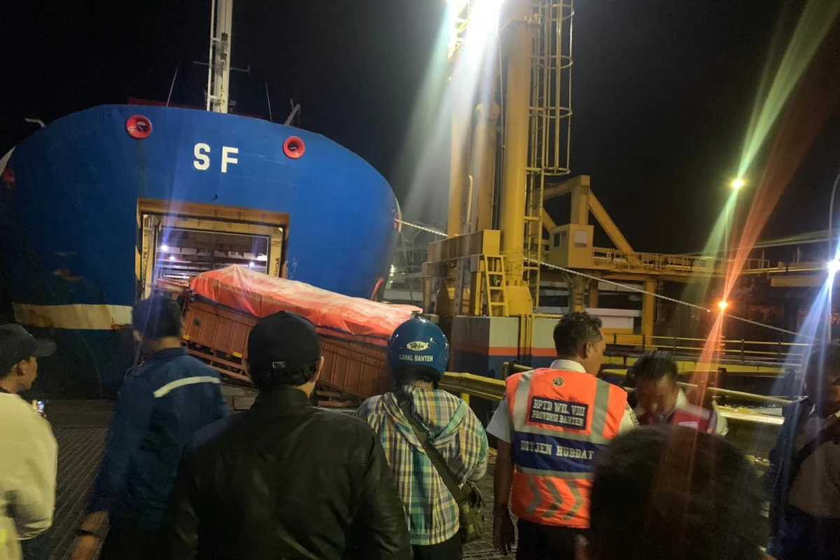 Operasi Penyelaman KM Virgo Transport 8 Dihentikan, Truk Terlihat di Dalam Kapal