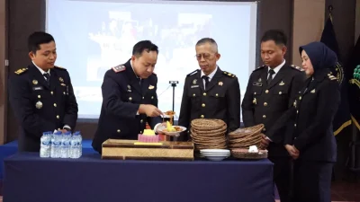 Potong Tumpeng, Fajar Sadboy Gelar Tasyakuran di Rumah Barunya