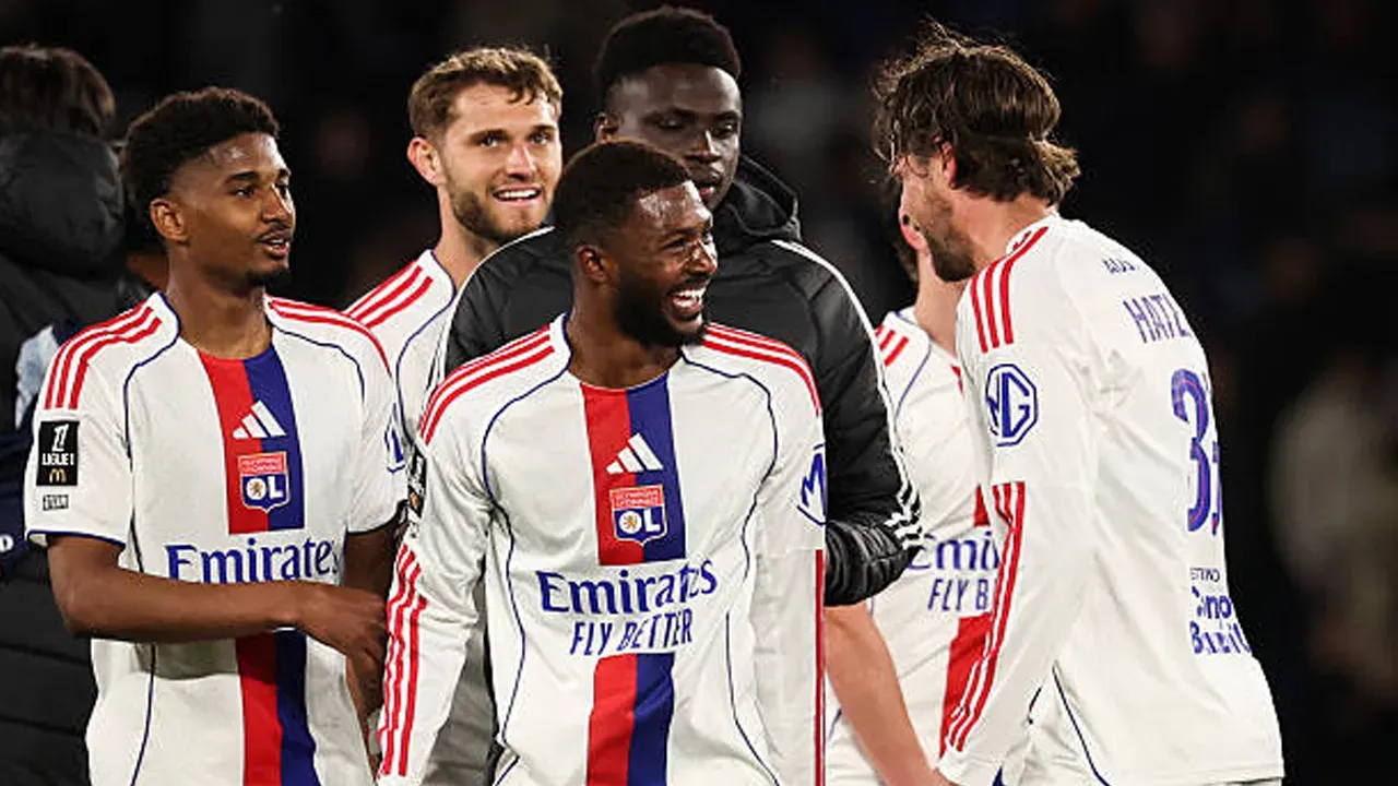 PSG Kalahkan Lyon 2-0, Rebut Puncak Klasemen Ligue 1