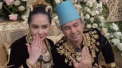 Raffi Ahmad dan Nagita Slavina Dapat Lukisan Karya Naufal Abshar di Anniversary ke-12