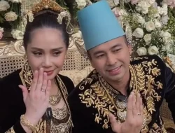 Raffi Ahmad dan Nagita Slavina Dapat Lukisan Karya Naufal Abshar di Anniversary ke-12