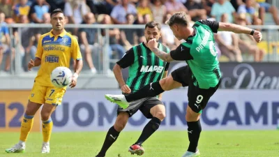 Raimondo Hat-trick, Frosinone Bungkam Sassuolo 4-2 di Serie A
