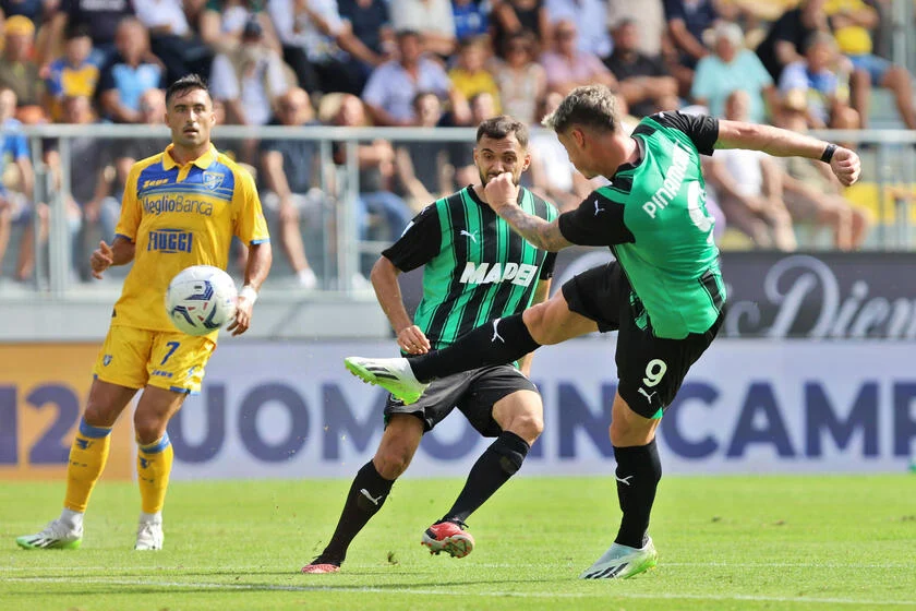 Raimondo Hat-trick, Frosinone Bungkam Sassuolo 4-2 di Serie A