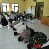 Relawan Karhutla Sujud Syukur di Jalan Saat Hujan Deras Akhirnya Turun
