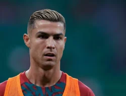 Ronaldo Bikin Gol dan Kibarkan Syal Arab Saudi, Al-Nassr Menang 3-1 Usai Tertunda Satu Jam