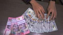 Rupiah Diproyeksi Melemah ke Rp 17.960 per USD, Imbas Fluktuasi Stok BBM