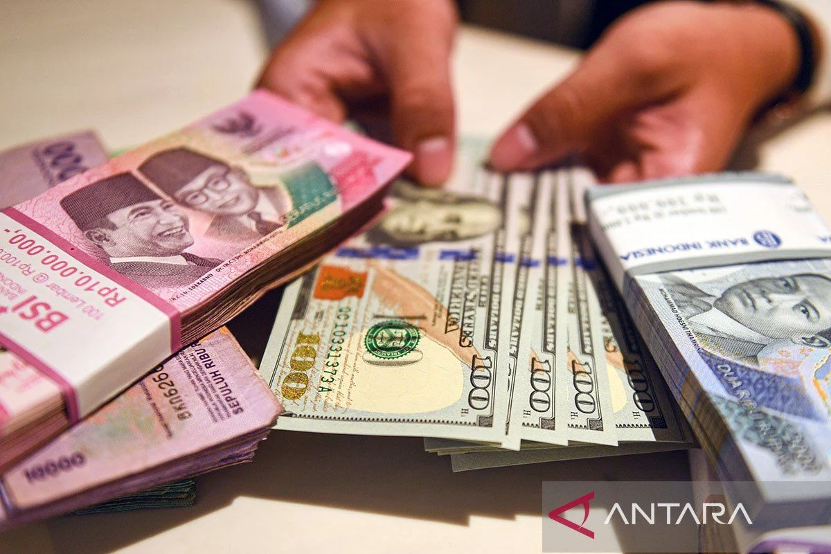 Rupiah Ditutup Melemah ke Rp18.156 per Dolar AS, Pasar Cermati Konflik Iran