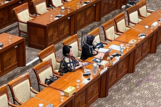 Sahroni Tegur Mahasiswa UI di Rapat RUU Perampasan Aset: Suaranya Pelan Sekali